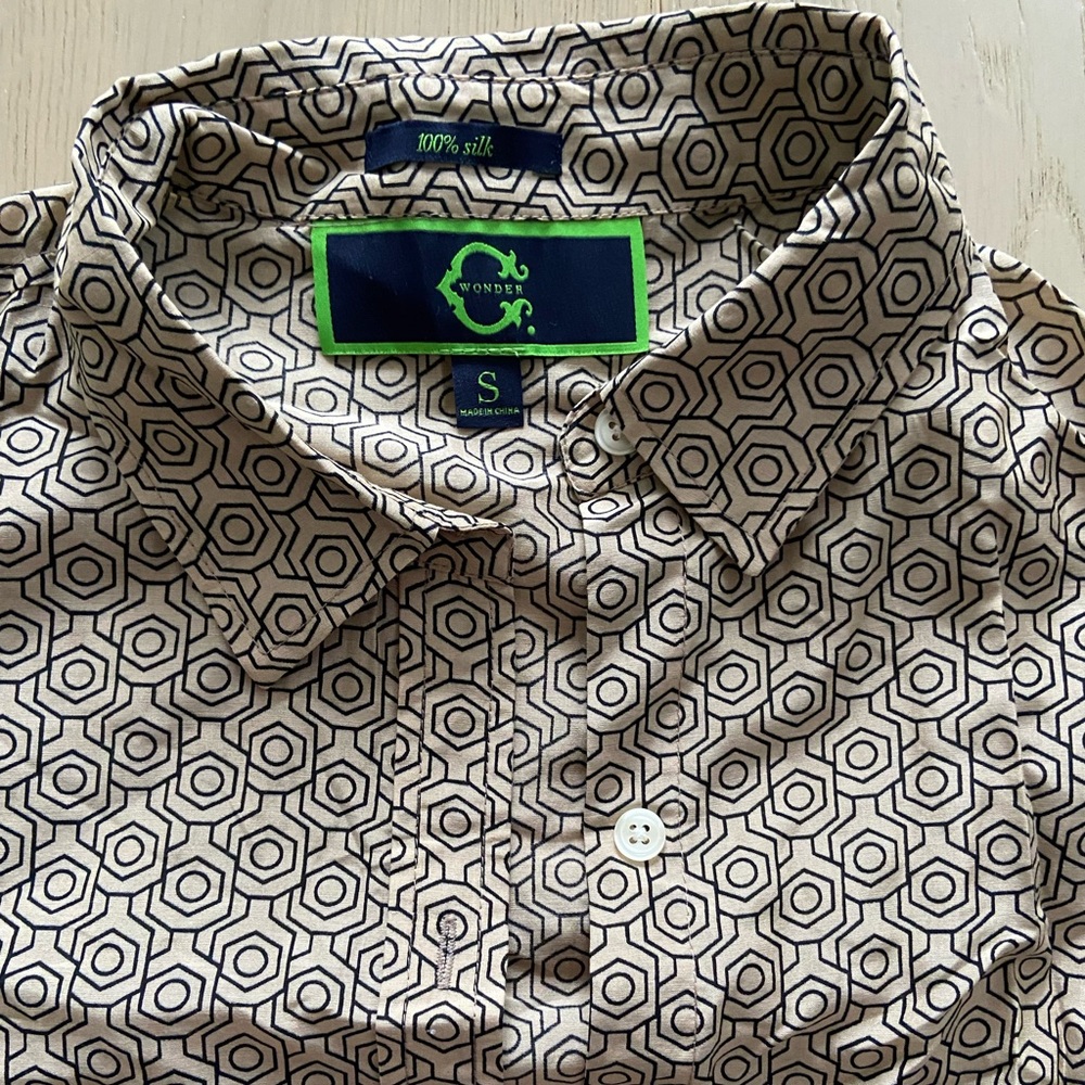 NEW C. Wonder silk beige button up blouse size small geometric pattern
